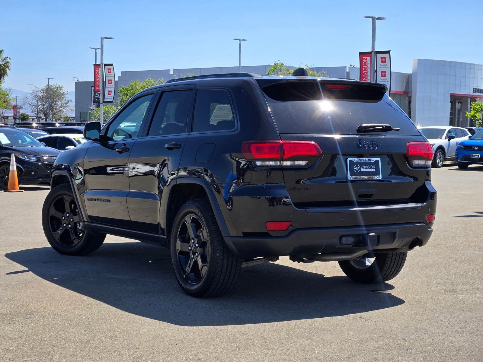 Used 2018 Jeep Grand Cherokee Laredo AWD/4WD image 5