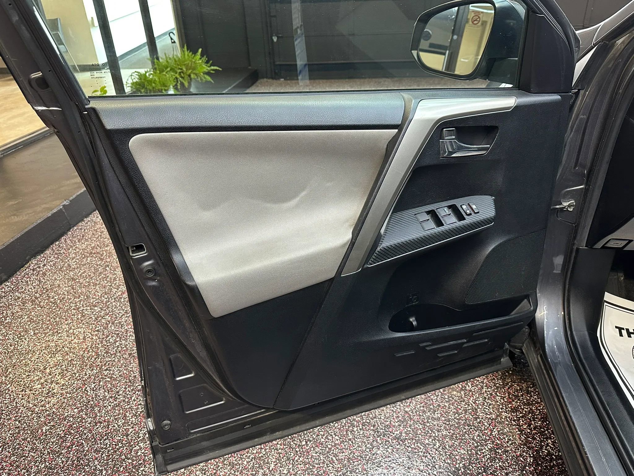 Used 2015 Toyota RAV4 XLE image 6