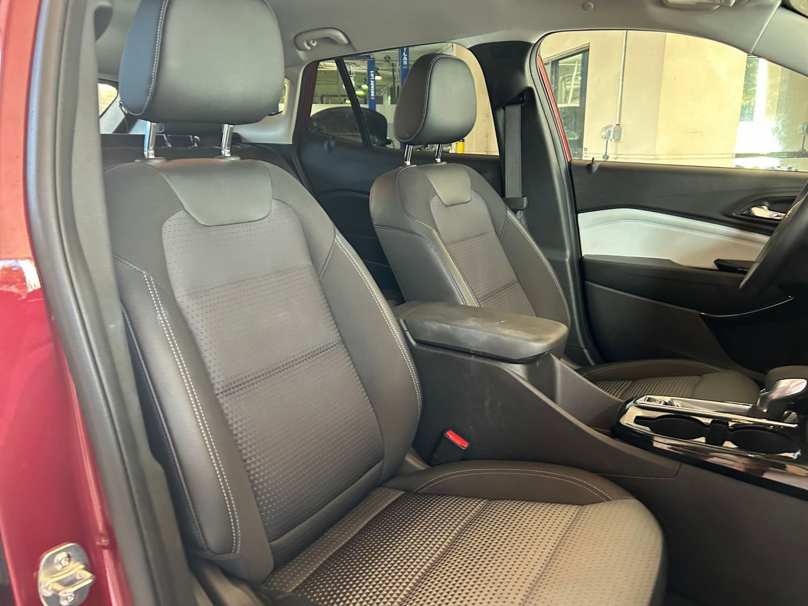 Used 2025 Chevrolet Trax LT w/ LT Convenience Package image 30