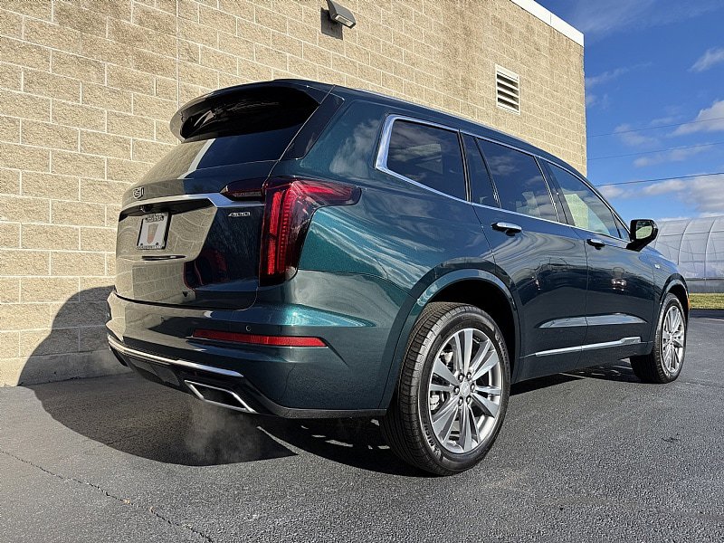 Used 2024 Cadillac XT6 Premium Luxury image 3