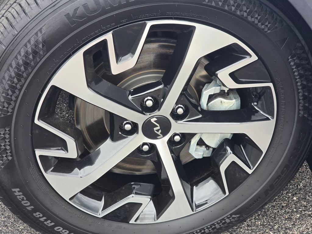 Used 2025 Kia Sportage EX FWD image 9