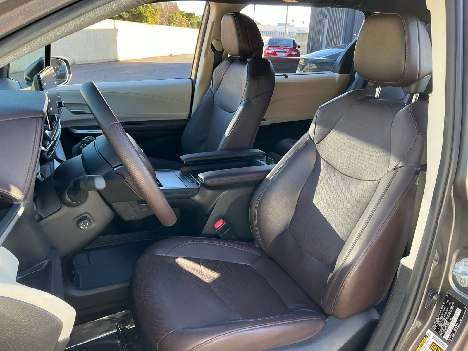 Used 2023 Toyota Sienna Platinum image 19