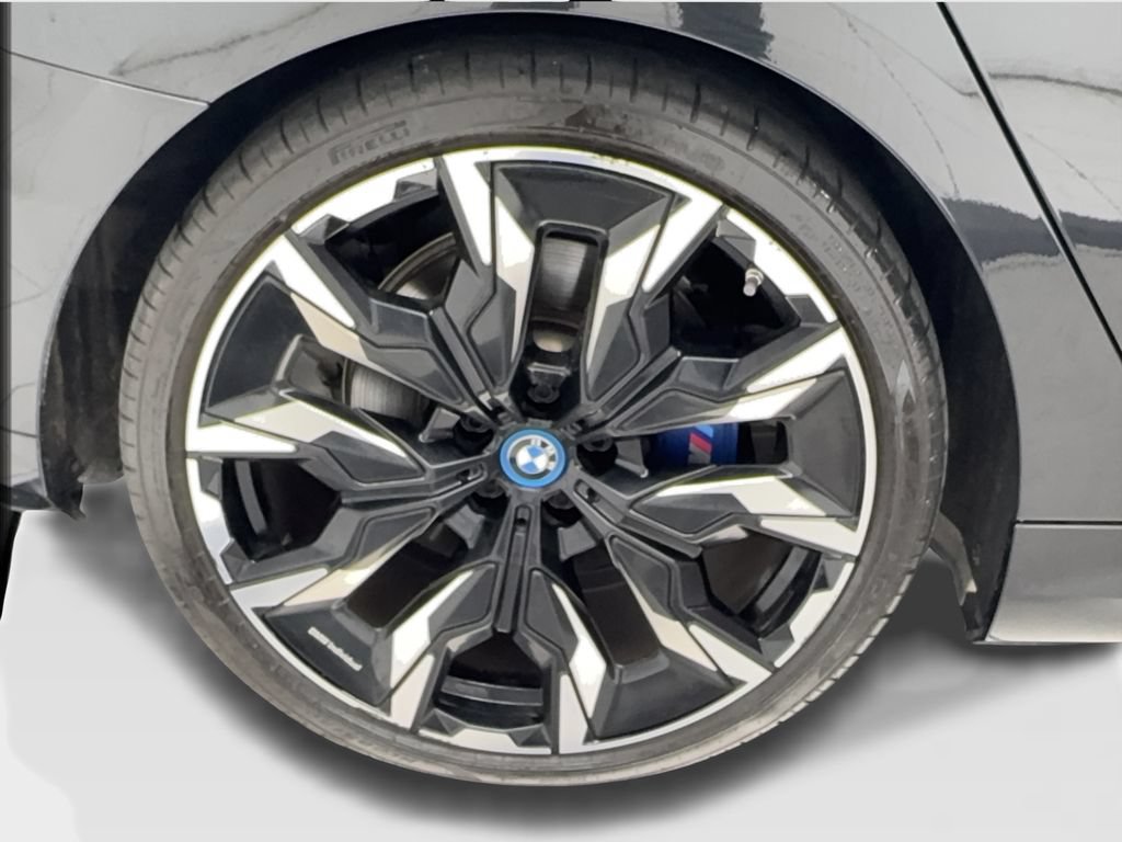 Used 2024 BMW i5 eDrive40i w/ Executive Package RWD image 14