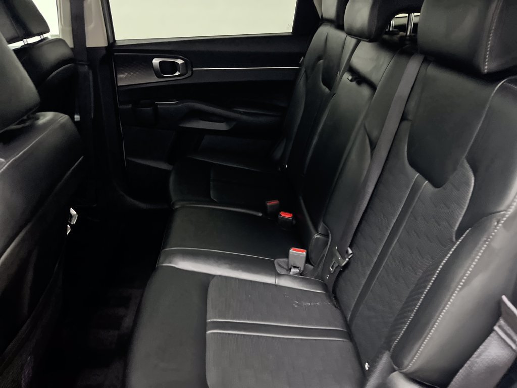 Used 2025 Kia Sorento S w/ Panoramic Sunroof Package FWD image 13