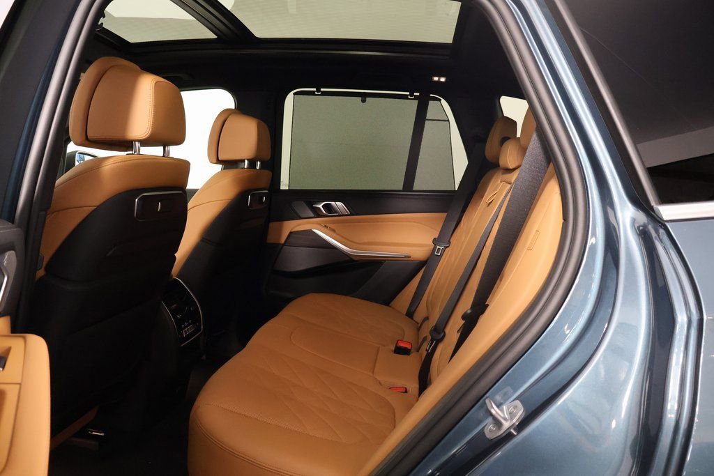 New 2026 BMW X5 xDrive40i w/ Executive Package image 6