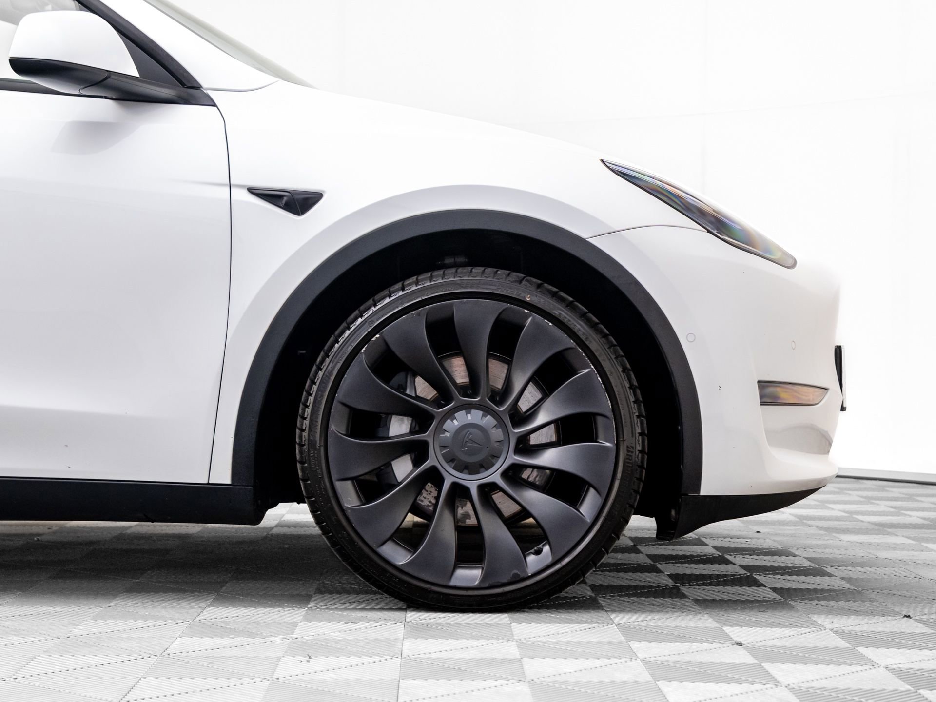 Used 2022 Tesla Model Y Long Range image 29