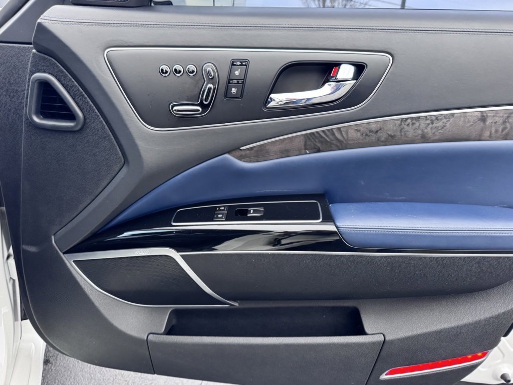 Used 2015 Kia K900 Luxury image 27