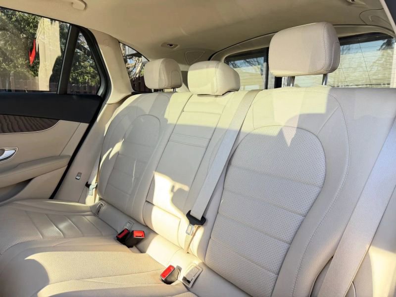 Used 2018 Mercedes-Benz GLC 300 4MATIC image 16