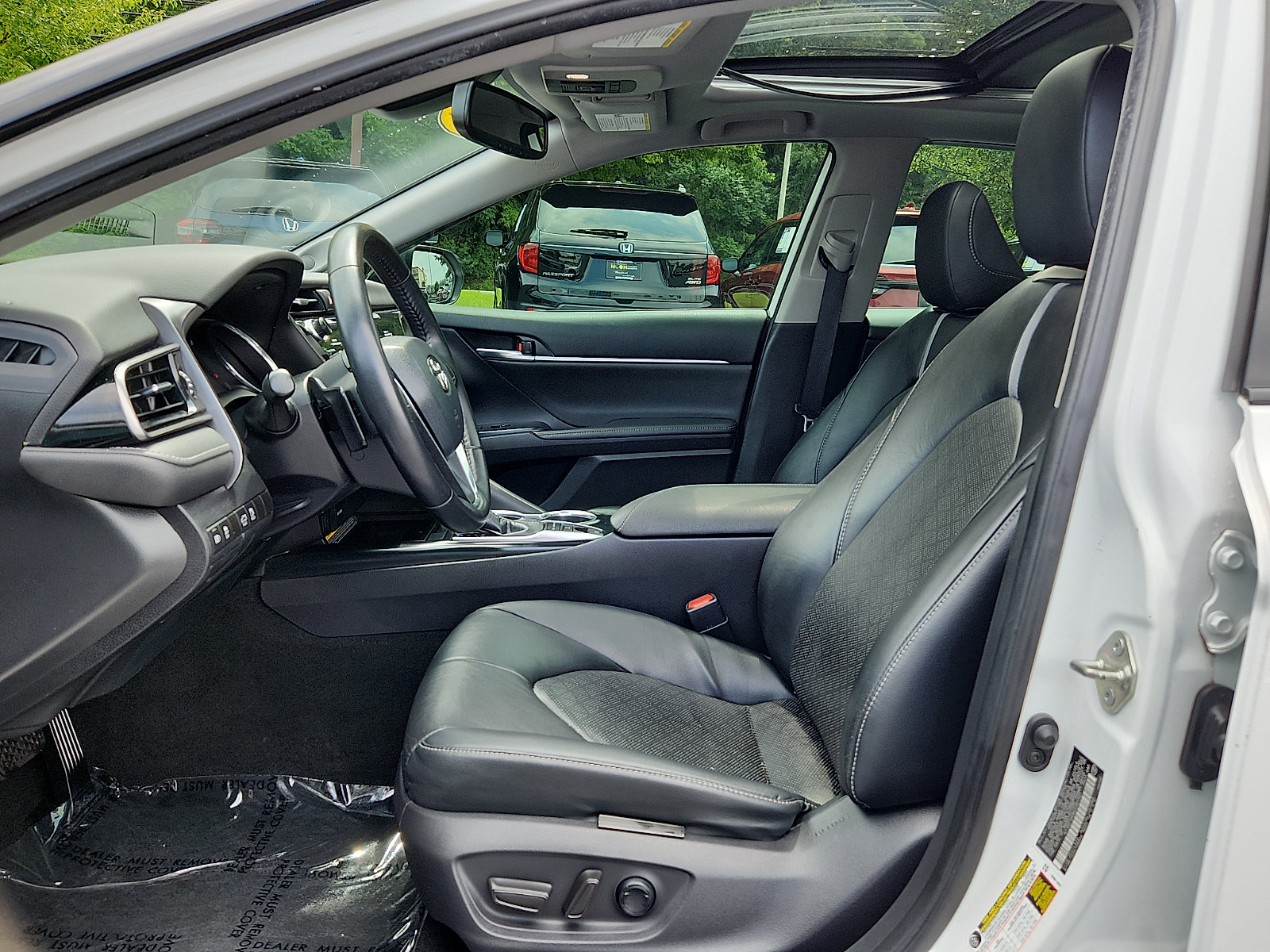 Used 2019 Toyota Camry XSE w/ Navigation Package FWD image 13