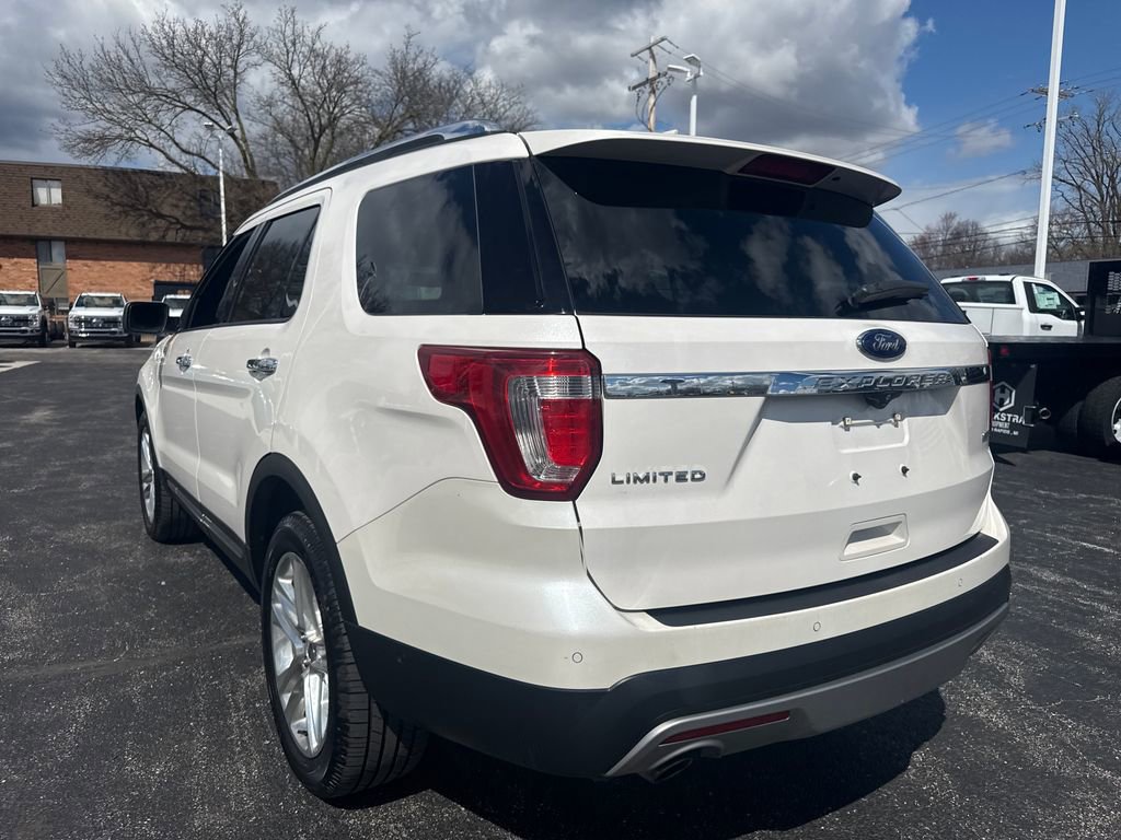Used 2017 Ford Explorer Limited w/ Equipment Group 301A image 8