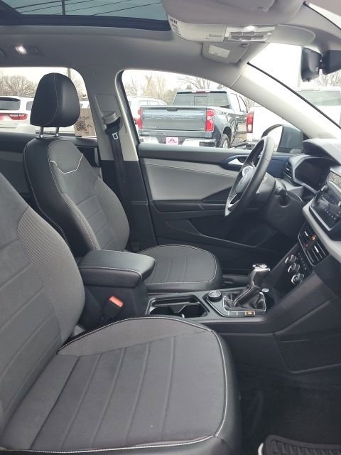 Used 2023 Volkswagen Taos SE w/ Panoramic Sunroof Package image 18