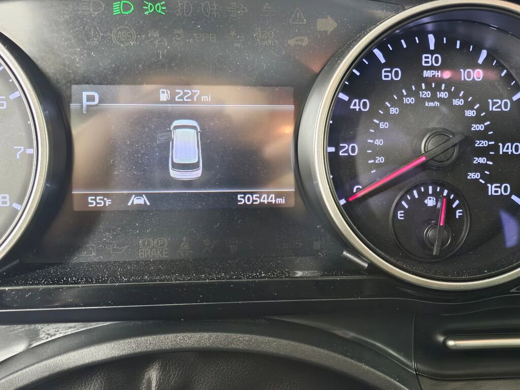 Used 2024 Kia Carnival EX image 25