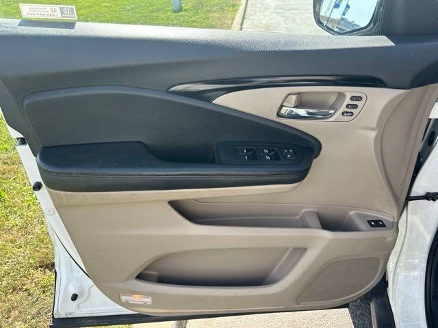 Used 2021 Honda Pilot Touring image 10
