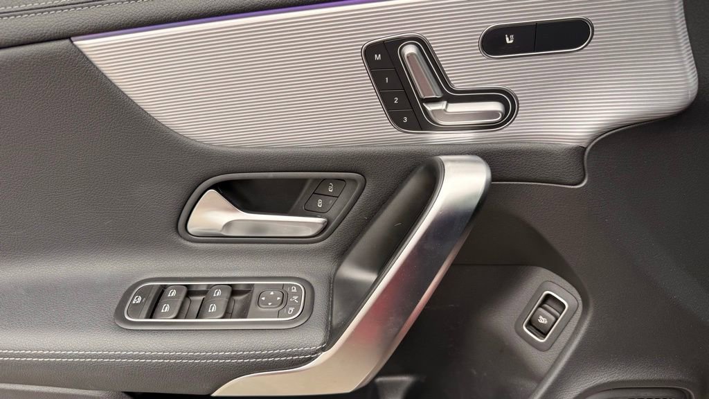 Used 2021 Mercedes-Benz CLA 250 w/ Premium Package image 22