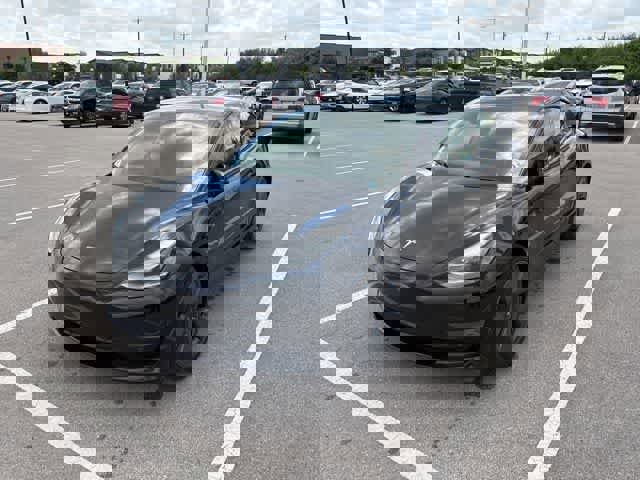 Used 2021 Tesla Model 3 Standard Range image 1