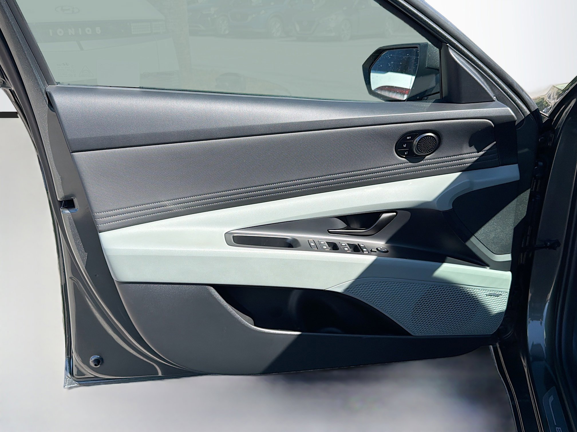 Used 2025 Hyundai Elantra Limited image 20