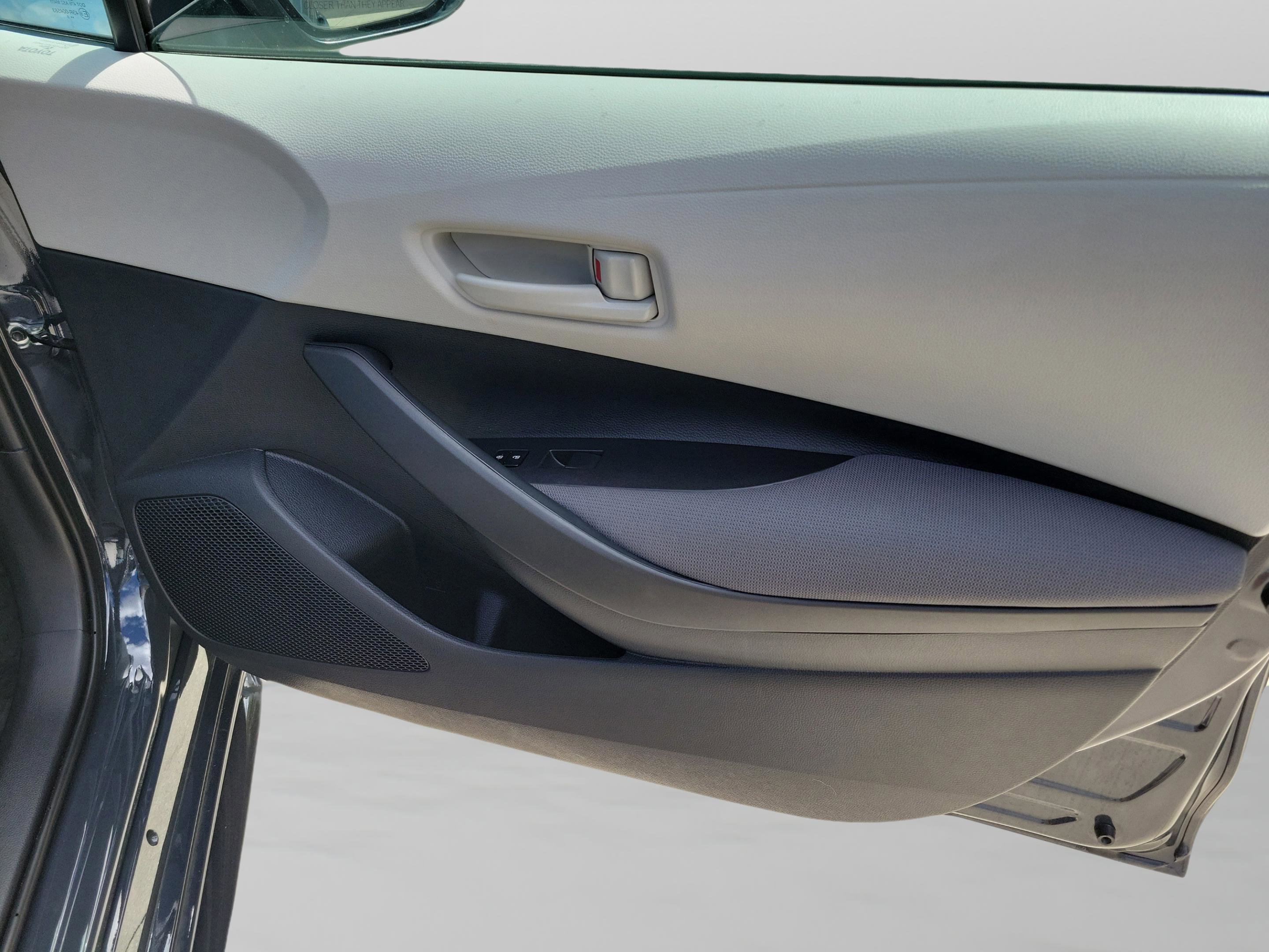 Used 2025 Toyota Corolla LE w/ Convenience Package image 24