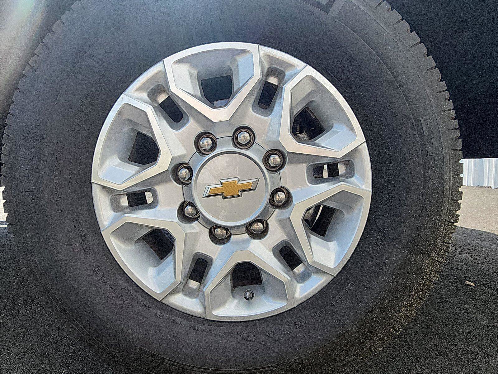 Used 2024 Chevrolet Silverado 3500 LT w/ Safety Package AWD/4WD image 9