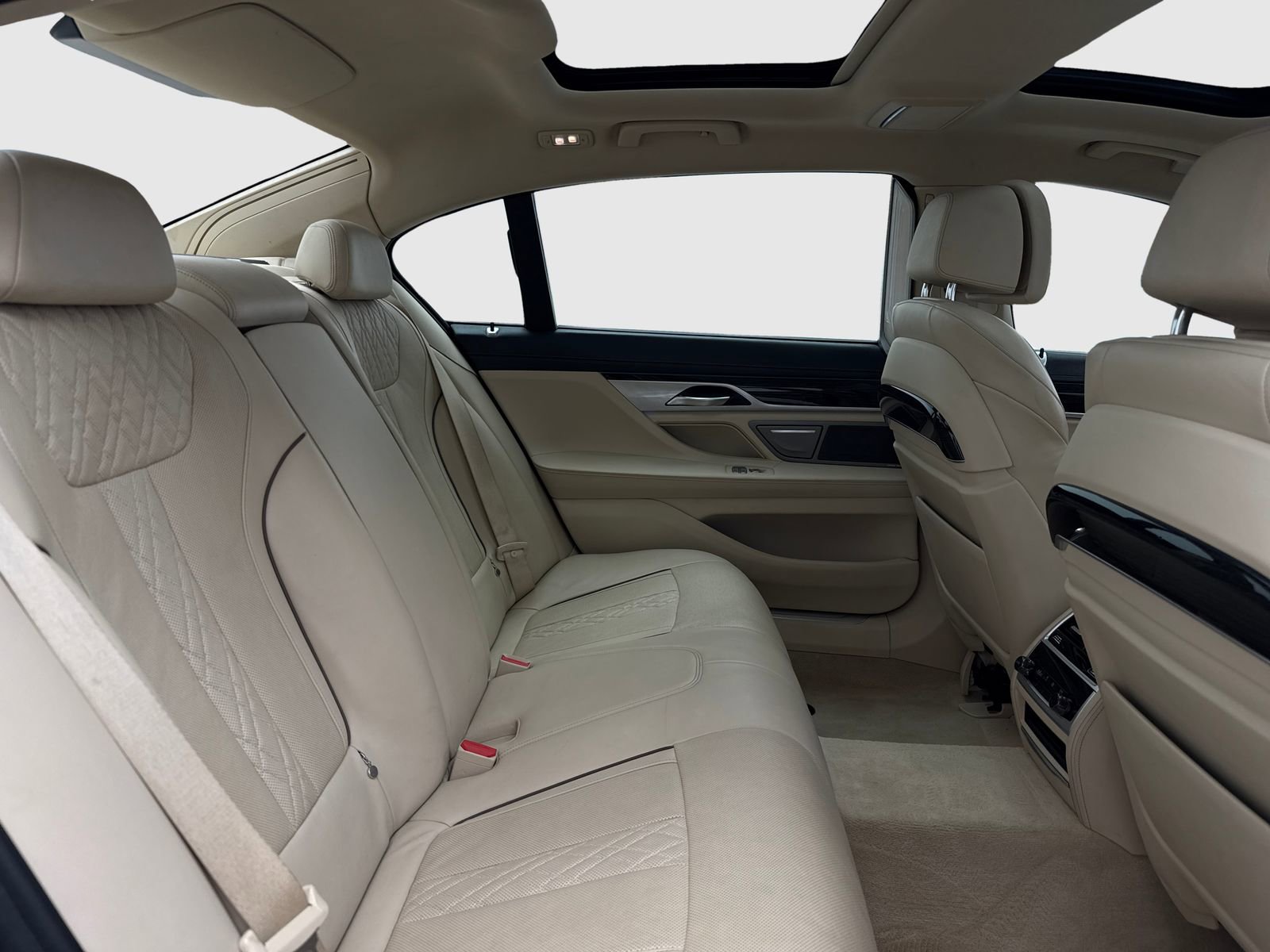 Used 2017 BMW 750i image 45