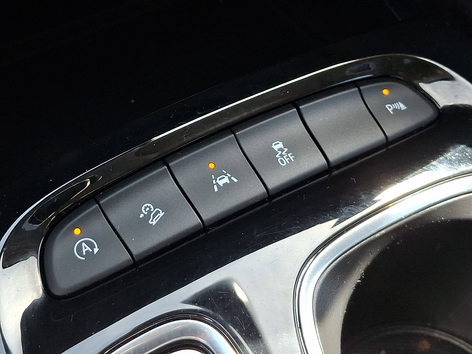 Used 2023 Buick Envision Essence w/ Sport Touring Package image 26