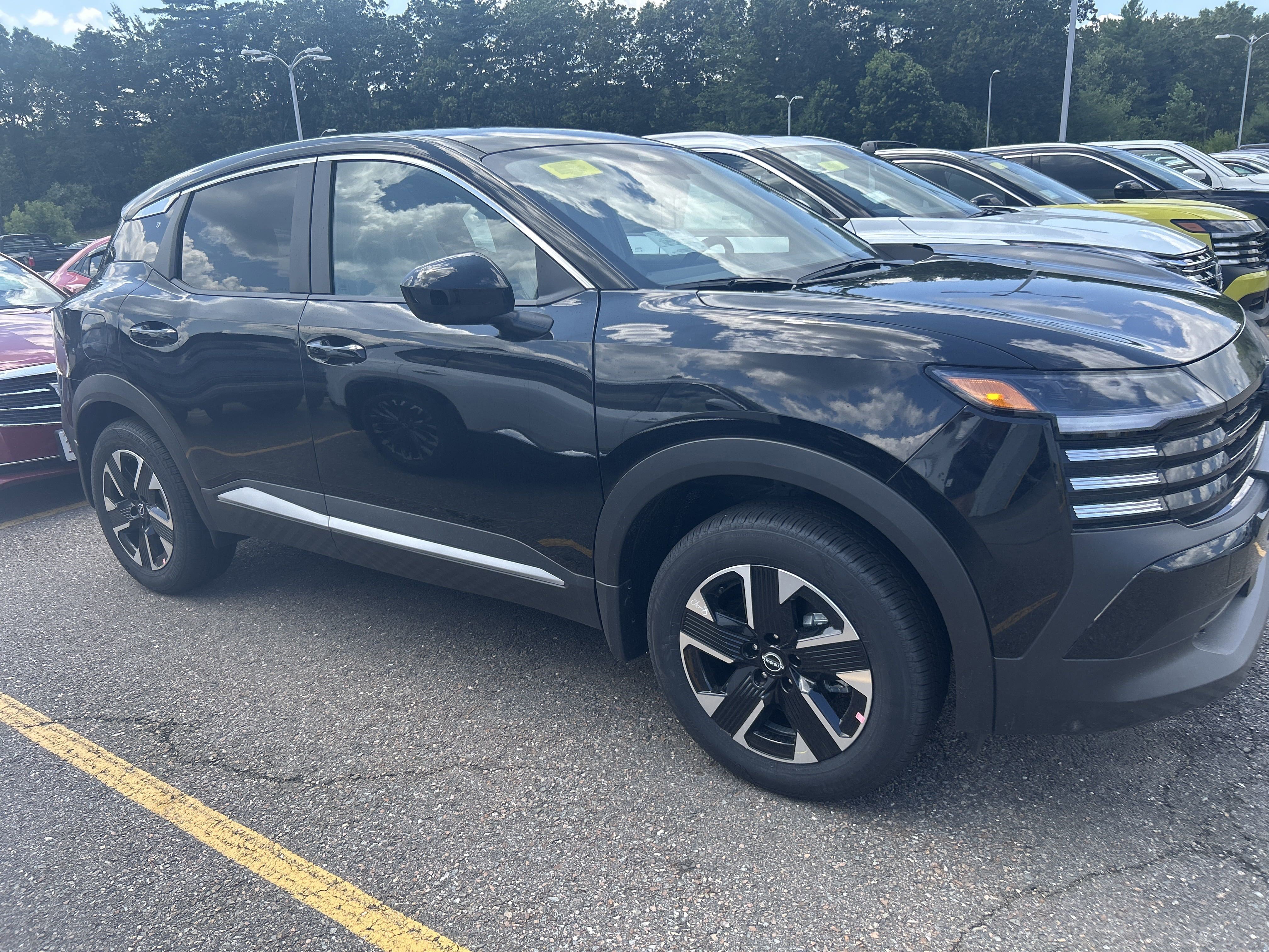 New 2025 Nissan Kicks SV