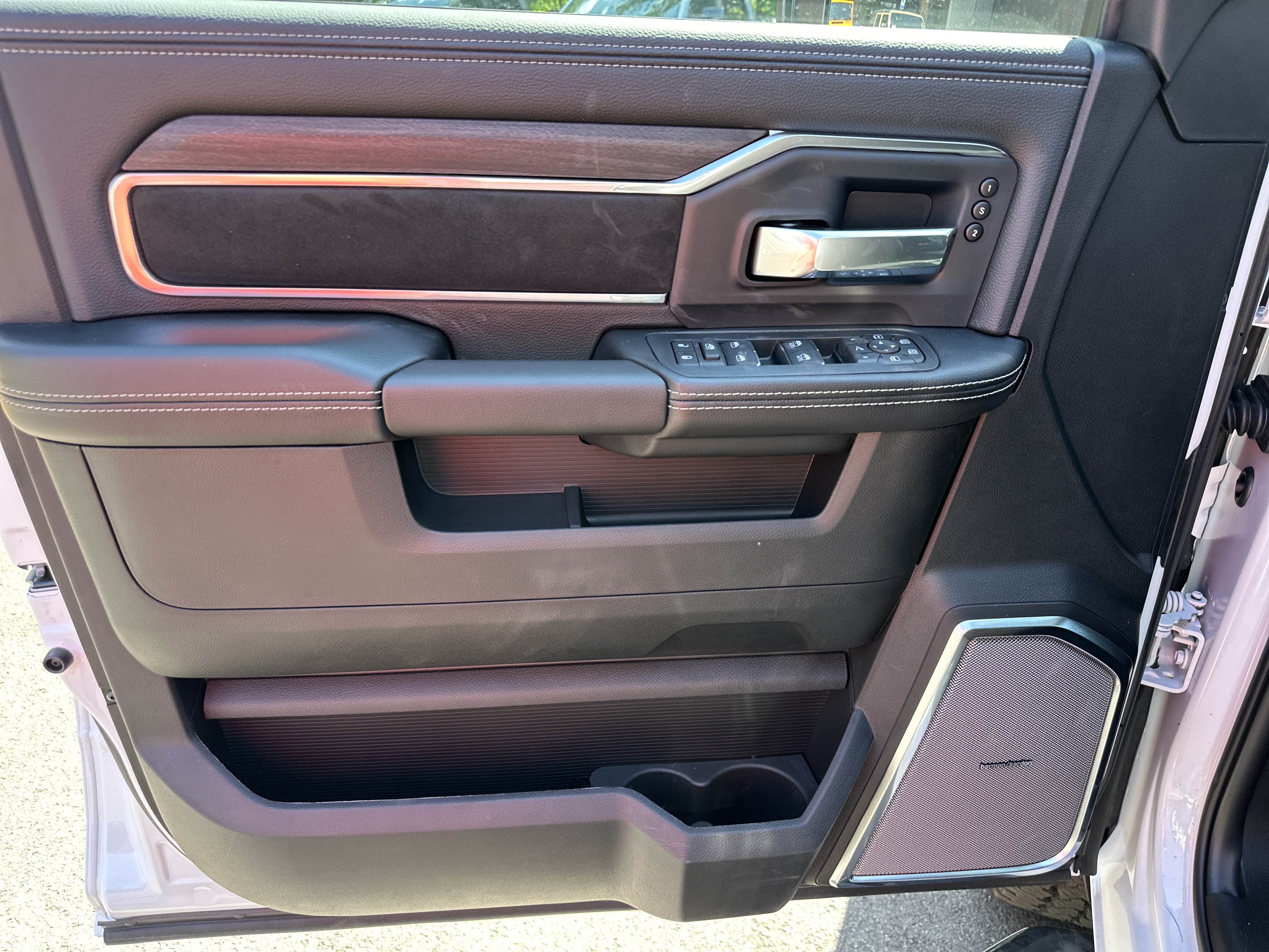 New 2026 RAM 2500 Laramie AWD/4WD image 29