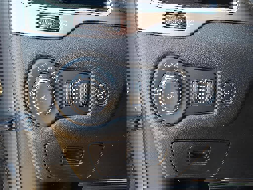 Used 2022 Jeep Cherokee Latitude Lux image 16