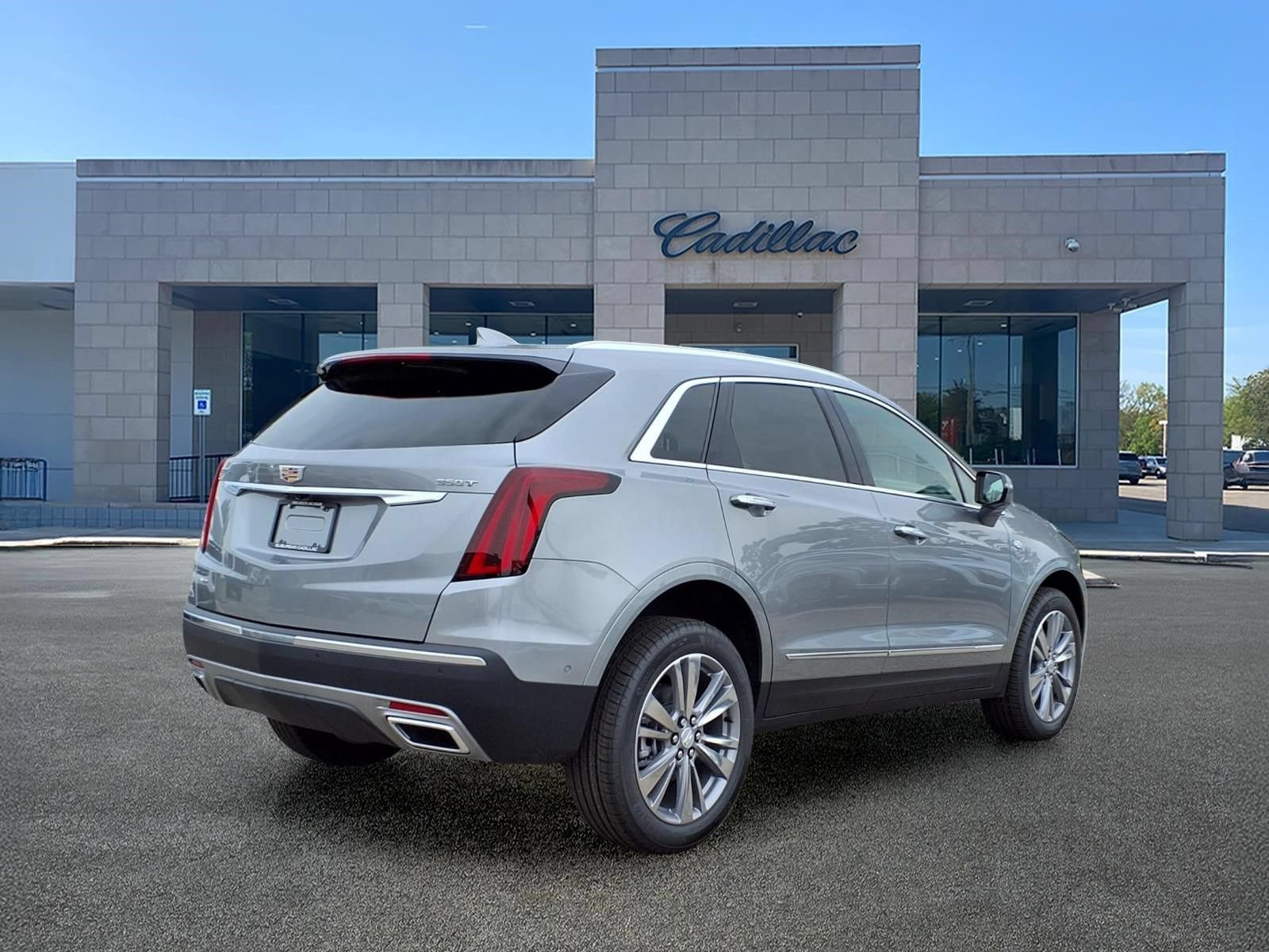 New 2026 Cadillac XT5 Premium Luxury w/ LPO, Floor Liner Package AWD/4WD image 4