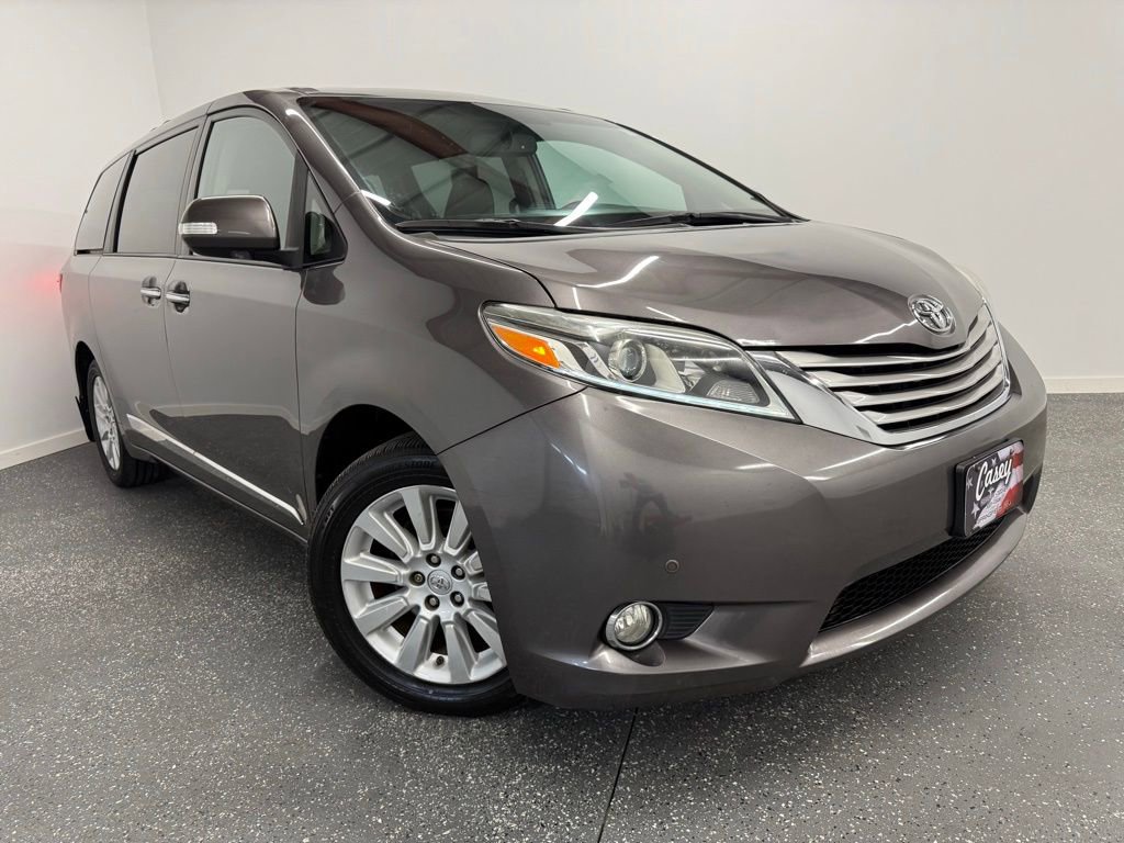 Used 2015 Toyota Sienna Limited image 4
