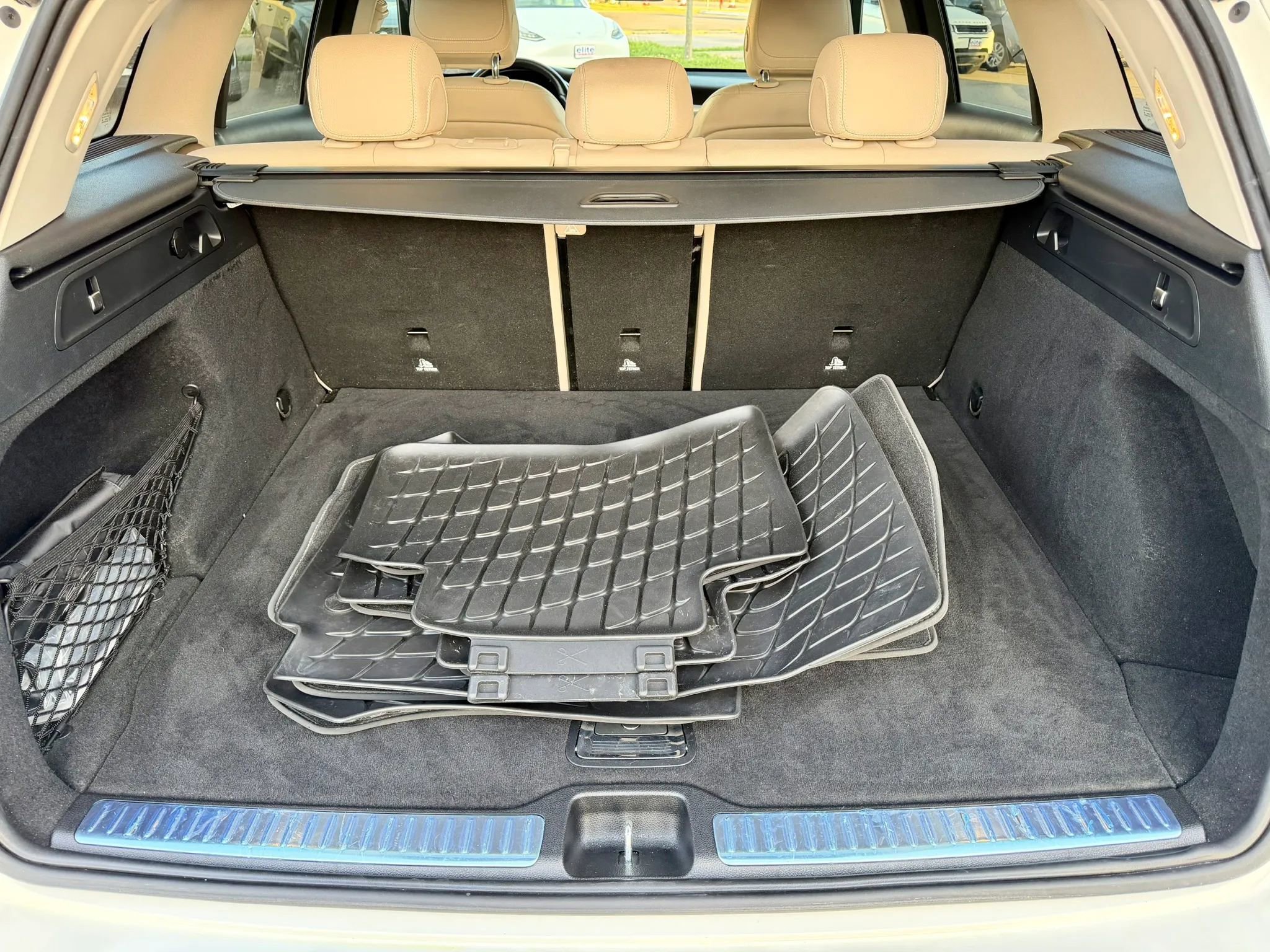 Used 2022 Mercedes-Benz GLC 300 4MATIC w/ Multimedia Package Lite image 11