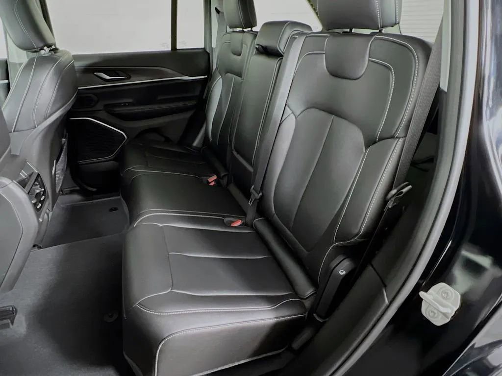 Used 2023 Jeep Grand Cherokee 4WD 4xe image 27