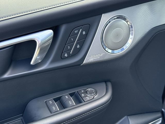 Used 2025 Buick Enclave Avenir image 24