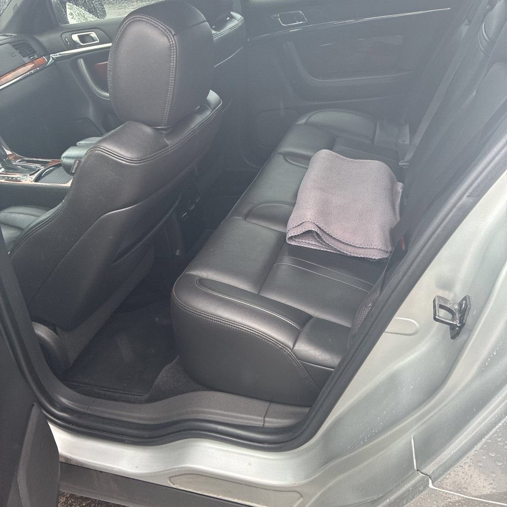 Used 2013 Lincoln MKS AWD image 3