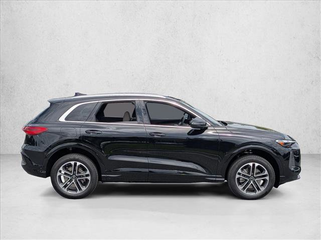 Certified 2025 Audi Q5 Premium w/ Convenience Package image 4