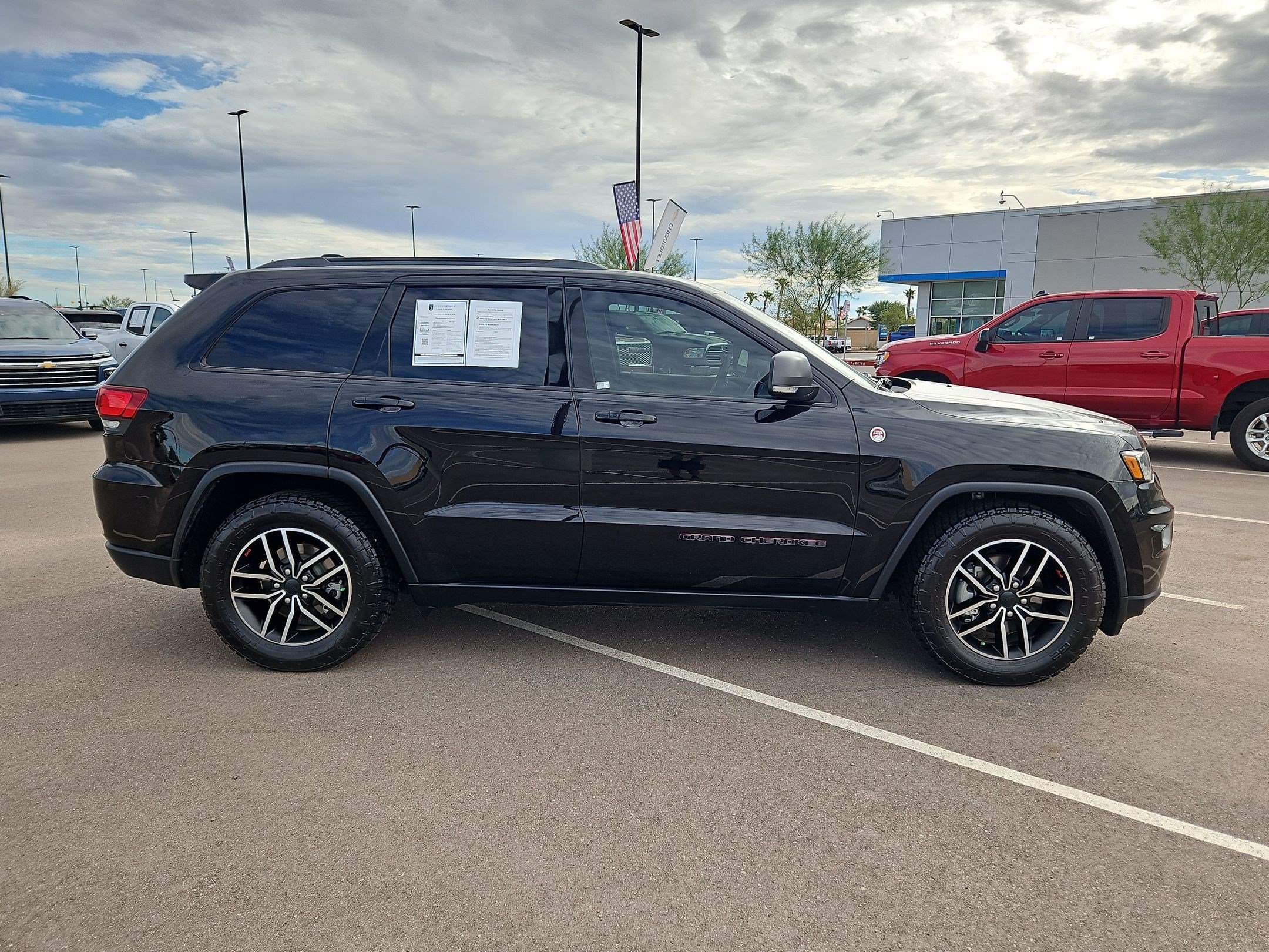 Used 2020 Jeep Grand Cherokee Trailhawk w/ Premium Lighting Group AWD/4WD image 7