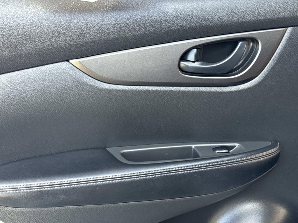 Certified 2018 Nissan Rogue Sport S image 12