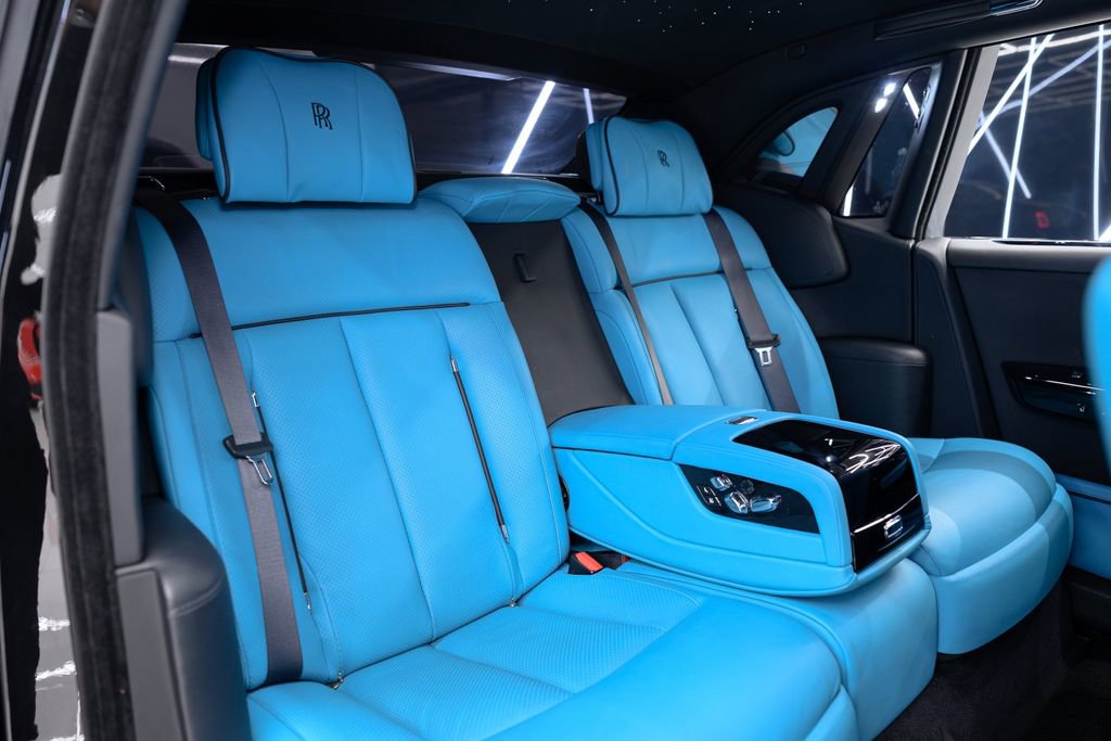 Used 2023 Rolls-Royce Phantom Sedan image 41