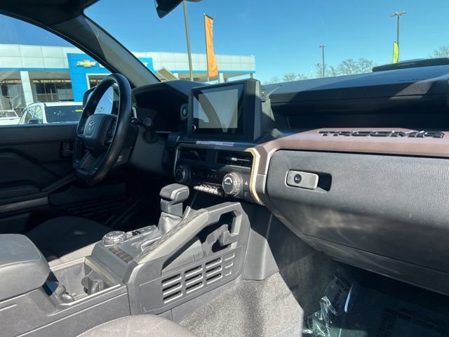 Used 2025 Toyota Tacoma SR5 image 30