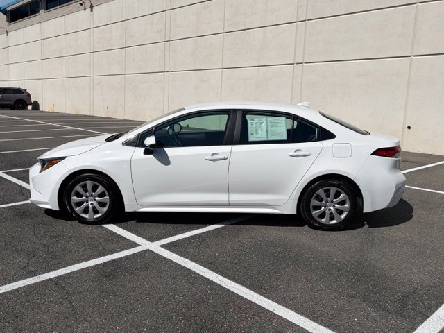 Used 2025 Toyota Corolla LE FWD image 2