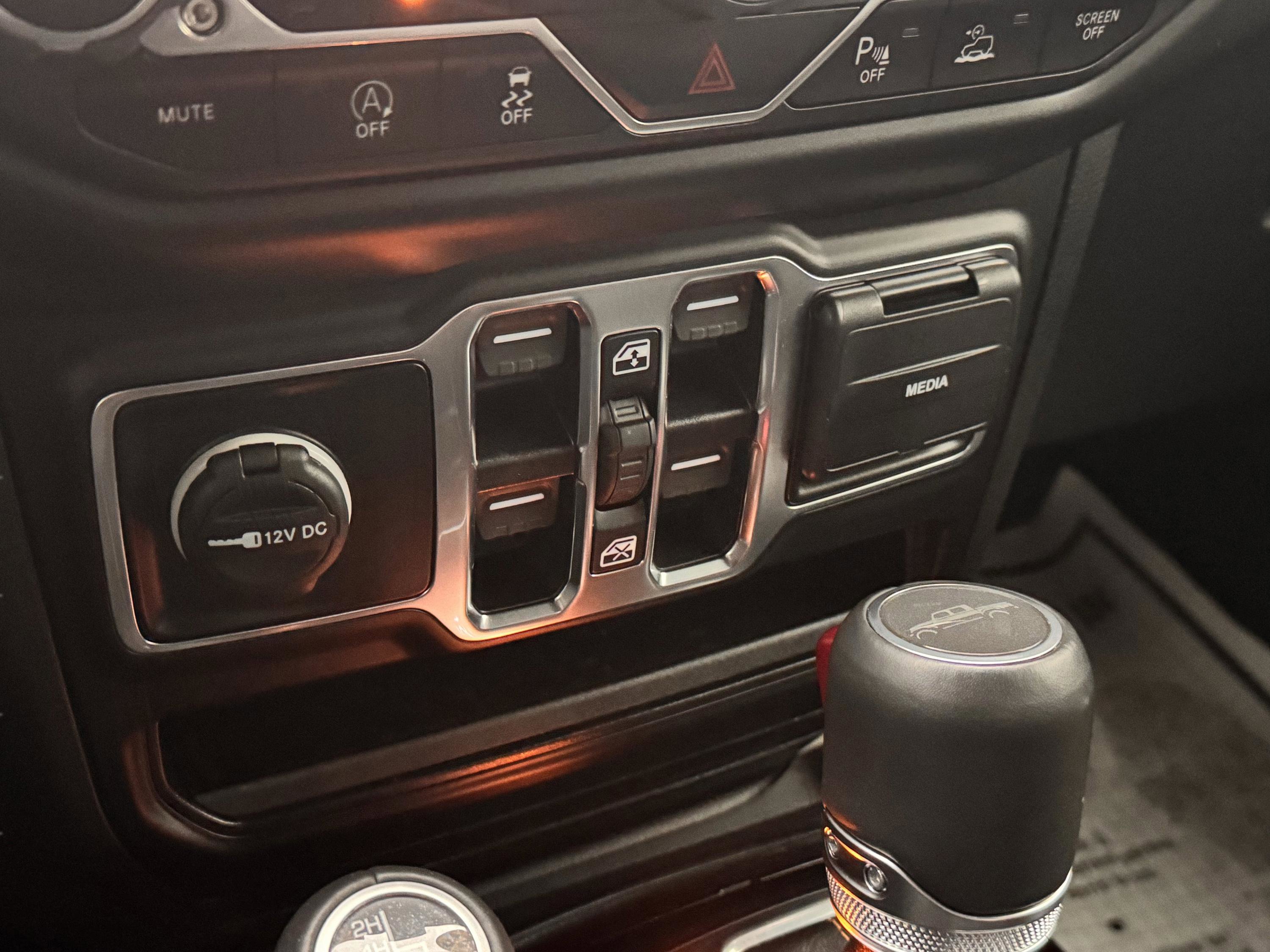 Used 2022 Jeep Gladiator Overland AWD/4WD image 14