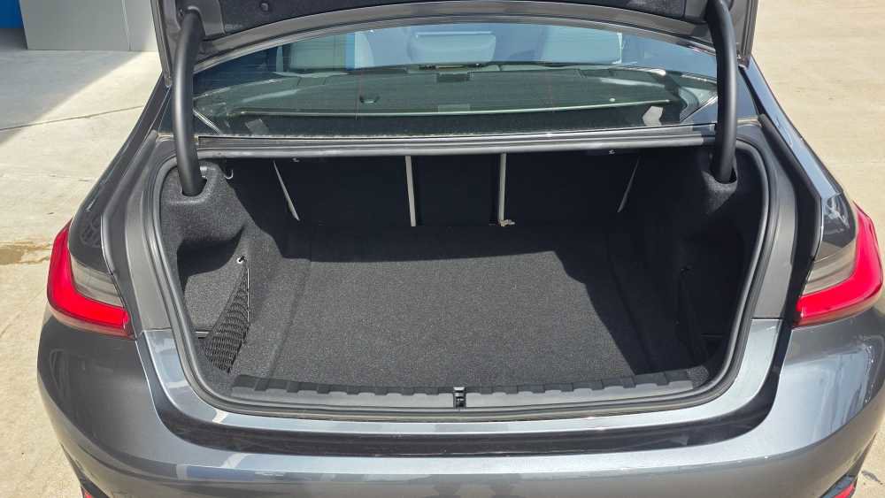 Used 2020 BMW 330i Sedan w/ Premium Package image 9