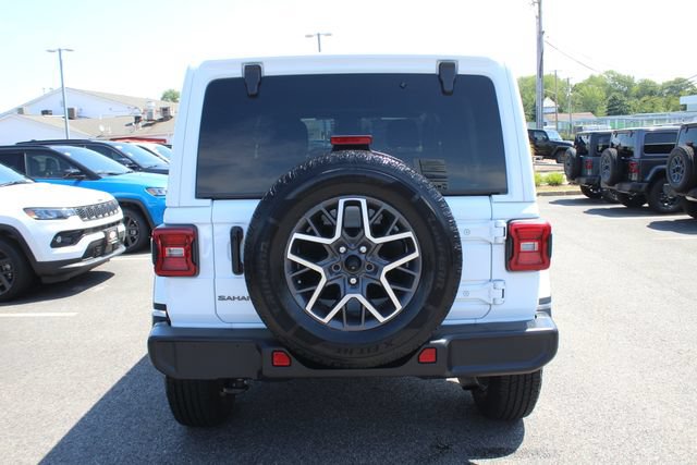 Used 2025 Jeep Wrangler Unlimited Sahara AWD/4WD image 28