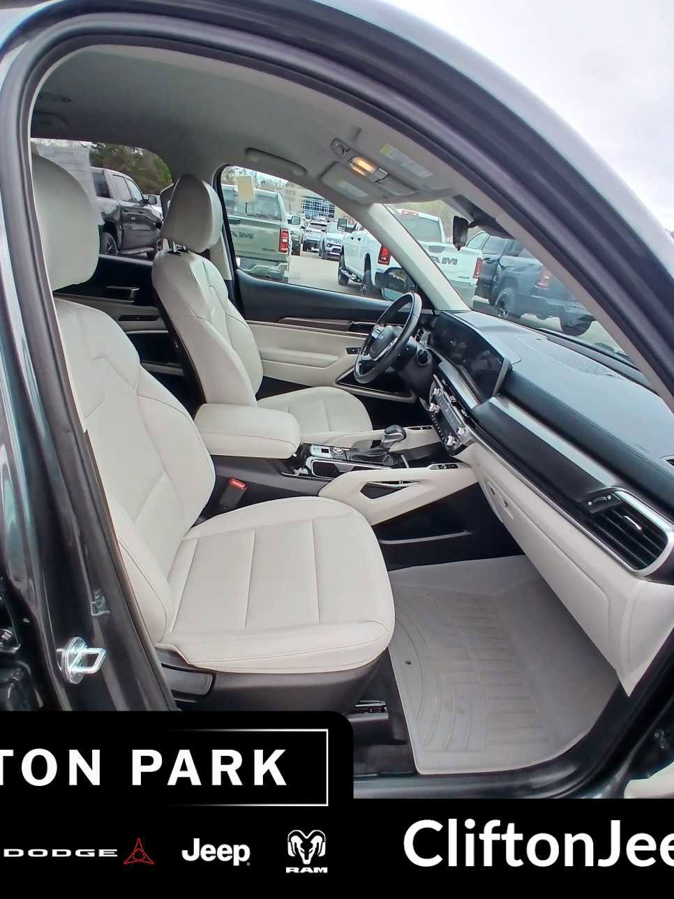 Used 2024 Kia Telluride S AWD/4WD image 17