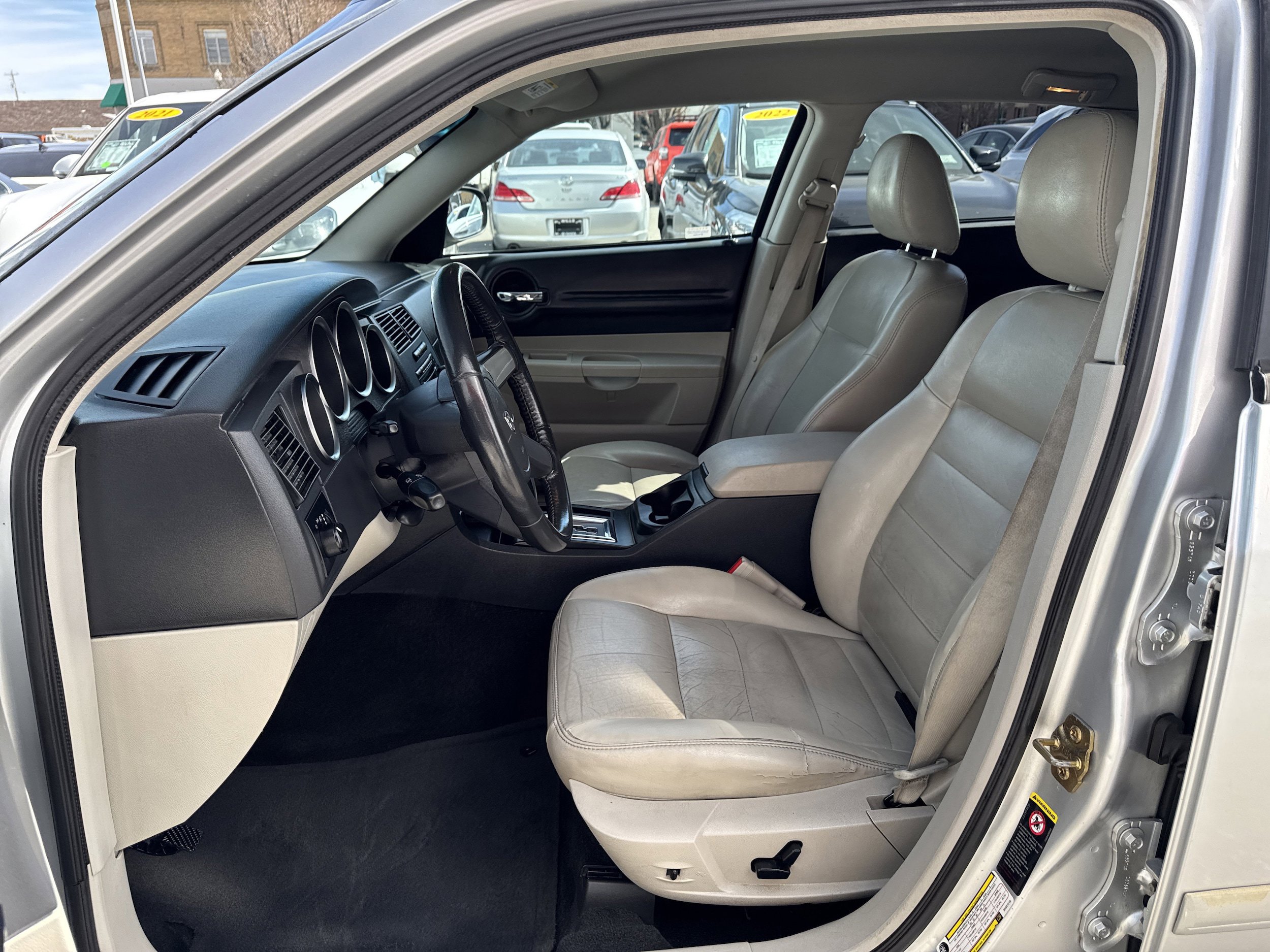 Used 2005 Dodge Magnum SXT w/ Comfort Seating Group AWD/4WD image 10