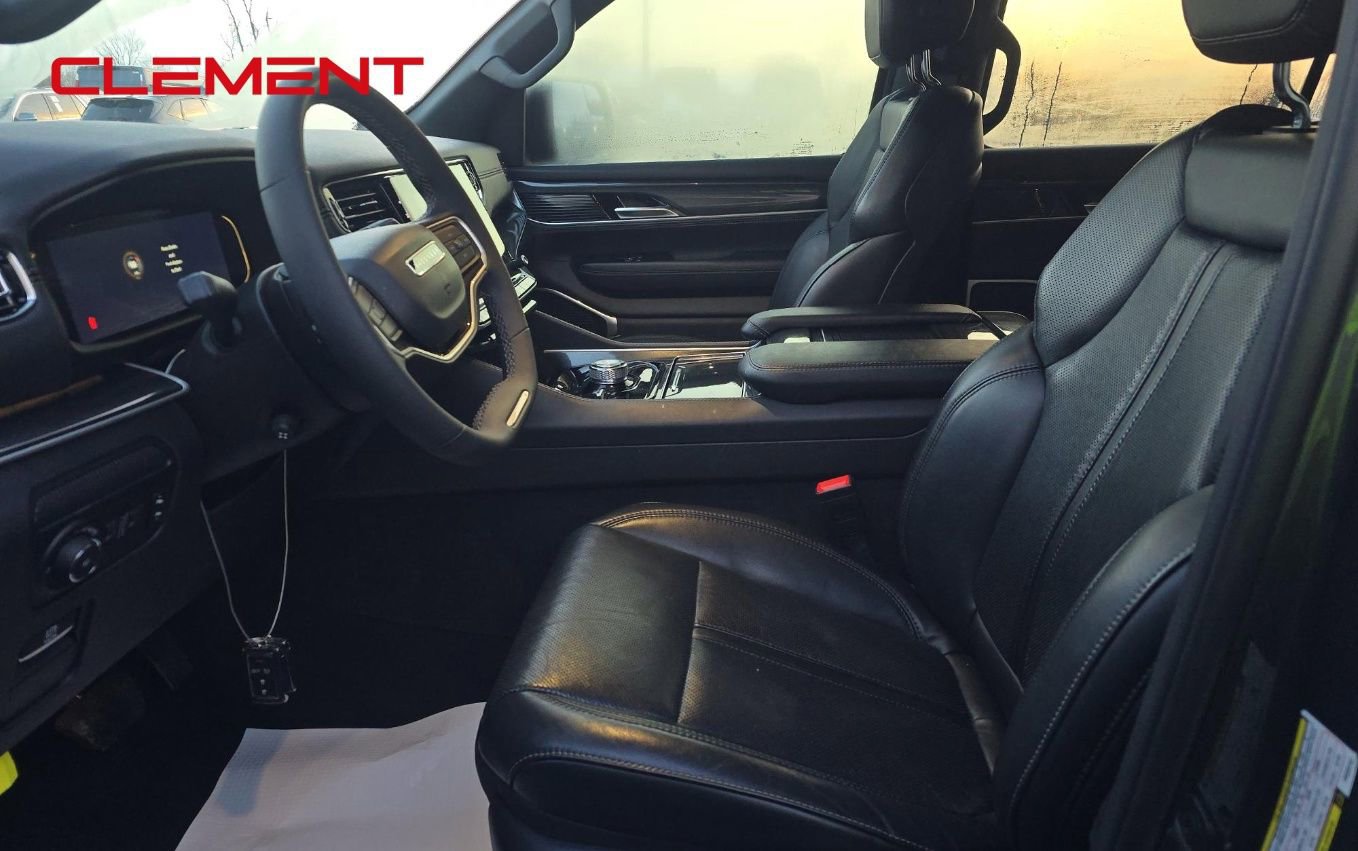 Used 2023 Jeep Wagoneer Base image 19