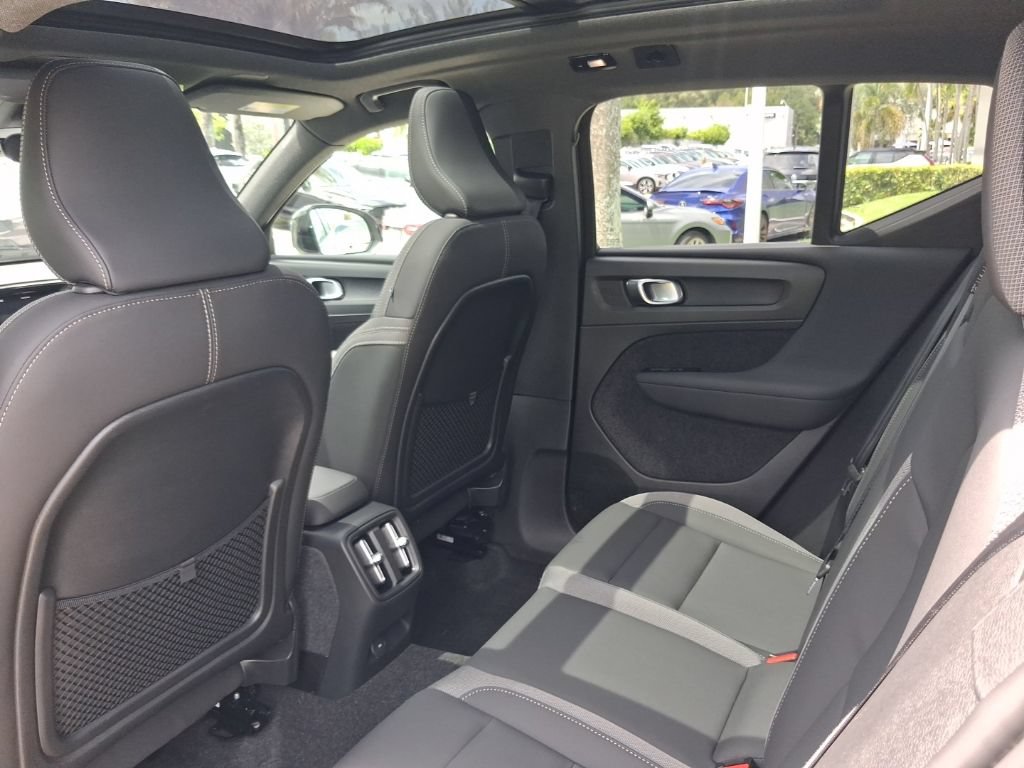Used 2023 Volvo XC40 Recharge Plus w/ Protection Package Premier AWD/4WD image 7