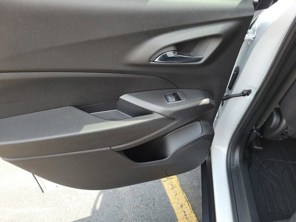 Certified 2024 Chevrolet Trax LS w/ LS Convenience Package FWD image 15