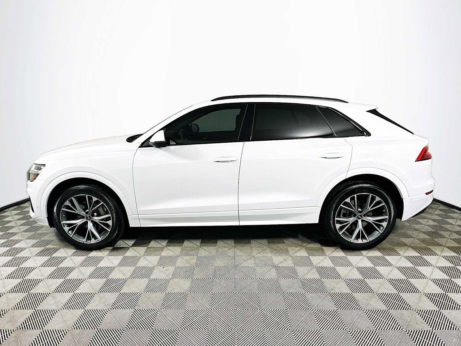 Used 2021 Audi Q8 Premium image 4