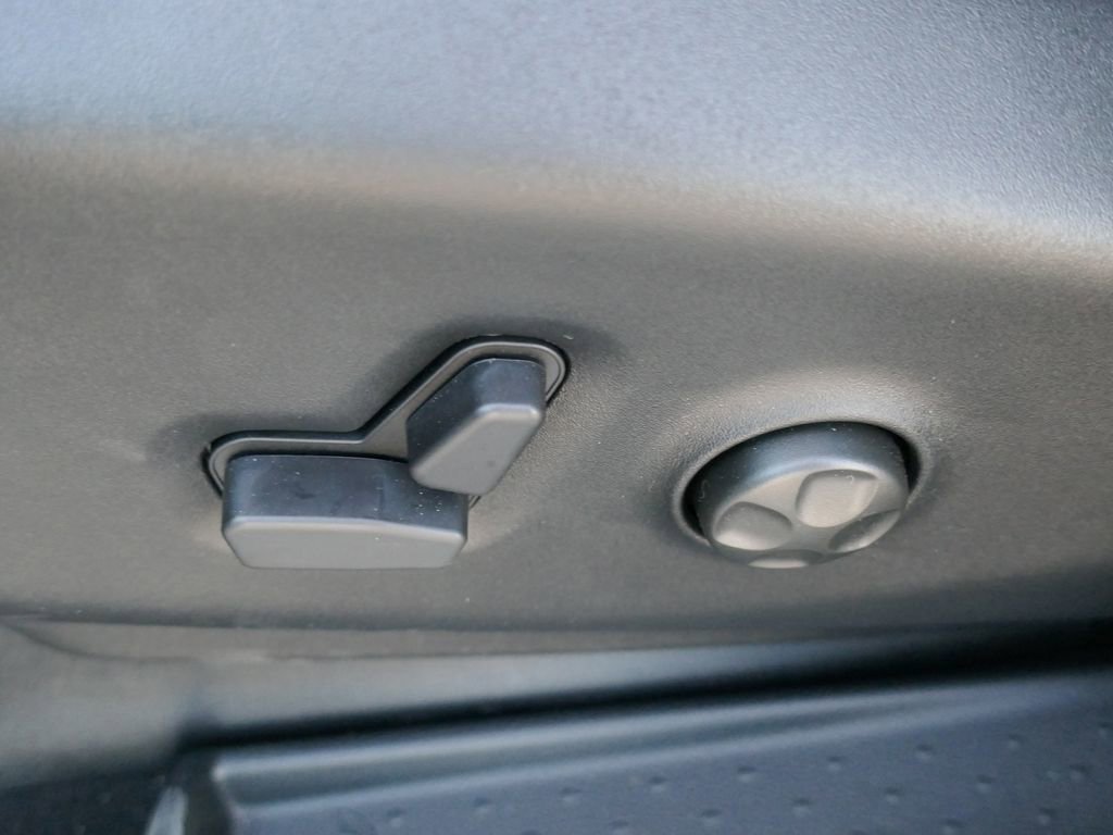 New 2026 Chrysler Pacifica Limited w/ Uconnect Theater Family Group image 24