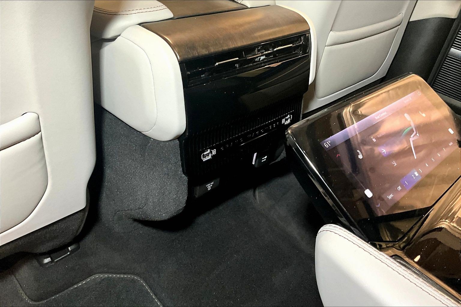 Used 2023 Jeep Grand Wagoneer Series II AWD/4WD image 11